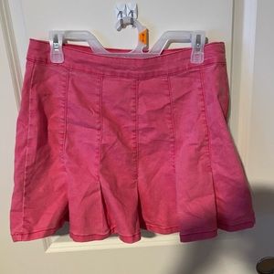 Pink pleated skirt